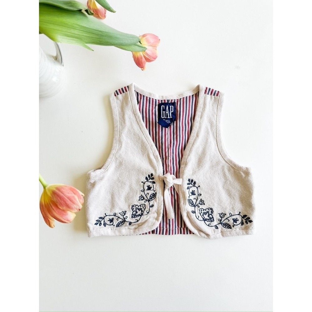 8.VTG Gap embroidered vest